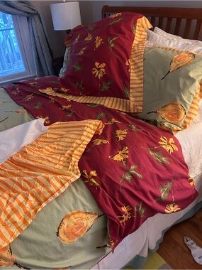 Pine Cone Hill Daisy & Pear Droll Designs Comforter Set